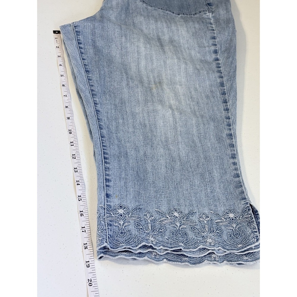 Cropped Denim Capris Embroidered Floral Hem Womens Plus Sz 18W Gloria Vanderbilt - Picture 8 of 13